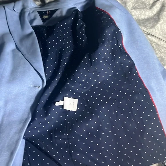 Women’s lined Tommy Hilfiger button in front blazer with pocket fronts. - Picture 6 of 10